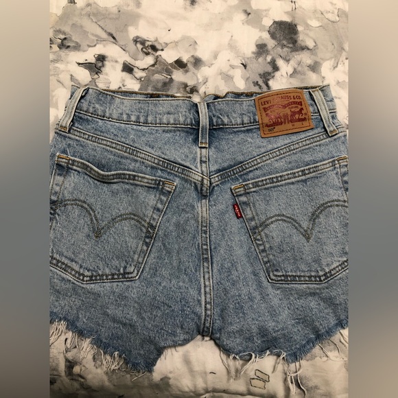 Levi’s 501 Shorts - Picture 1 of 2